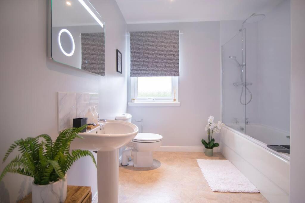 Вілла Calm Scottish Country Escape With Hot Tub Sleeps 6 Інвернесс Екстер'єр фото